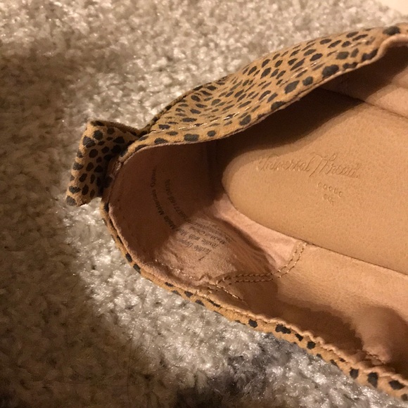 Universal Thread Women’s Flats - Picture 3 of 3